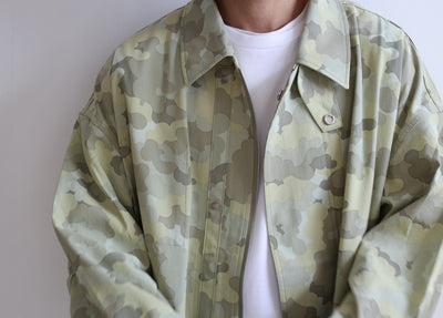 AURALEE WASHED FINX CAMOFLAGE TWILL GABARDINE BLOUSON