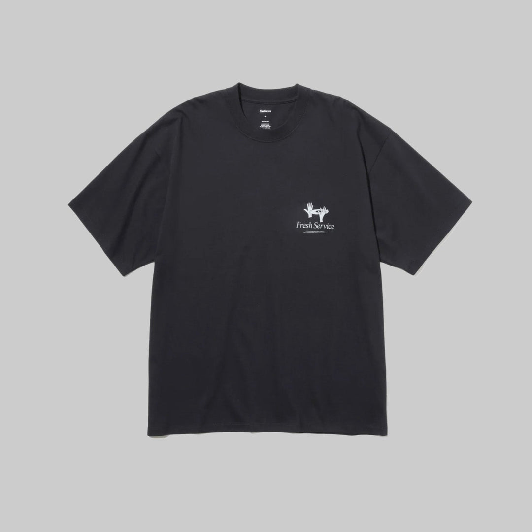 FreshService CORPORATE PRINTED S/S TEE “BRIEFING” / BLACK – Chum!