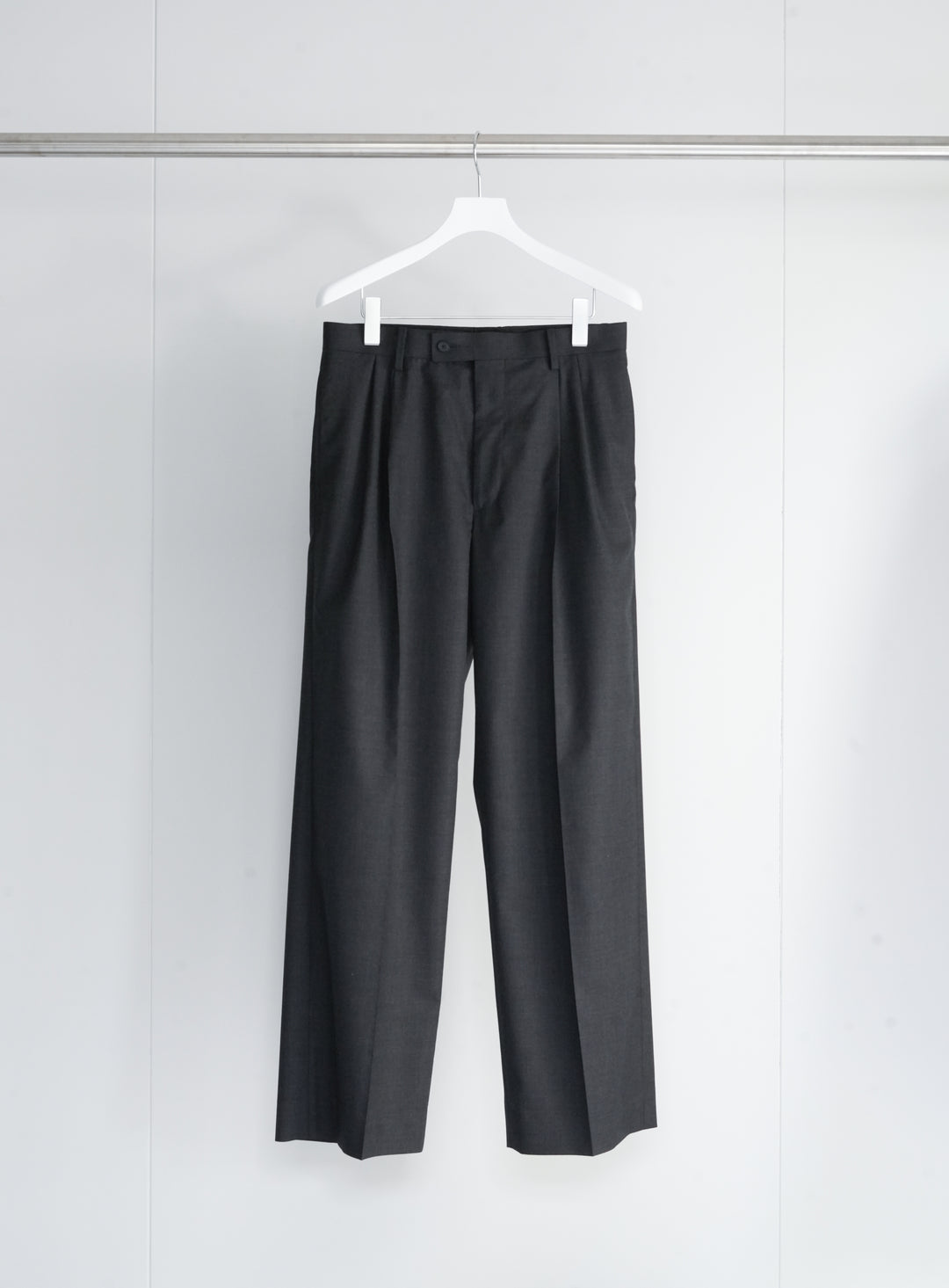 26SS】AURALEE ULTRA FINE TROPICAL WOOL TWO-TUCK SLACKS