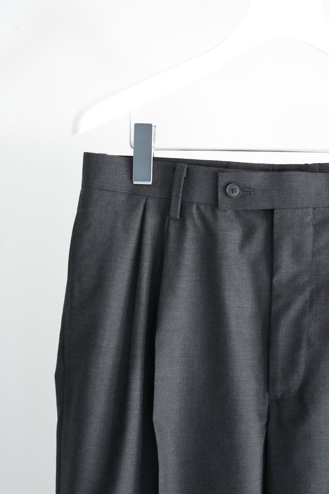 26SS】AURALEE ULTRA FINE TROPICAL WOOL TWO-TUCK SLACKS