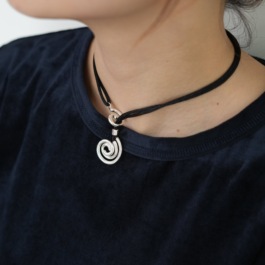 LE MOON spiral sun / necklace 