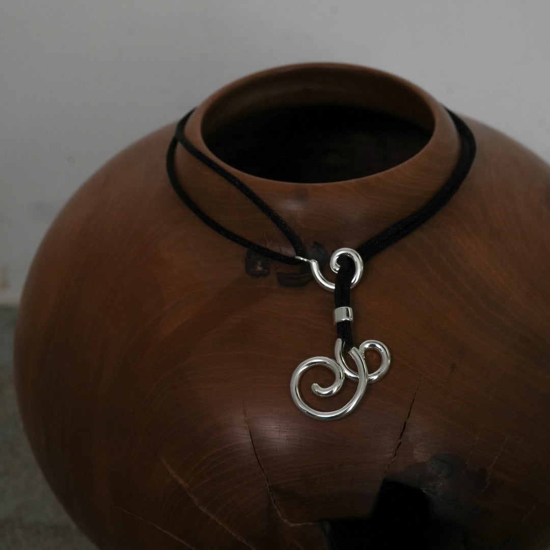 LE MOON spiral sun / necklace 