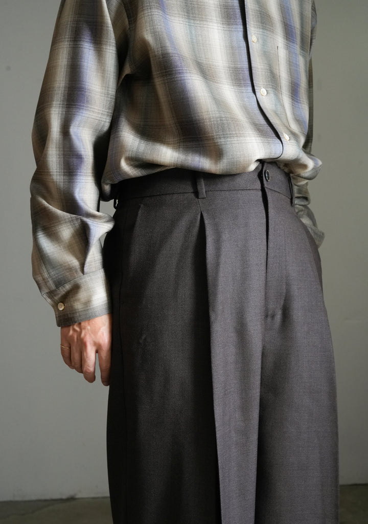 25AW】BISOWN MIDDLEWOOL DEEP TUCK TROUSERS 