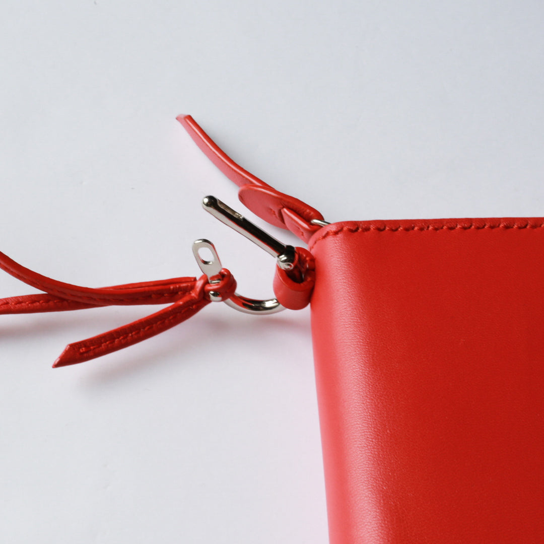 最終価格エビスジーンズ　カモフラージュ メッセンジャーバッグ 赤ストラップ MARKA - KARABINER STRAP ROUND ZIP PURSE 